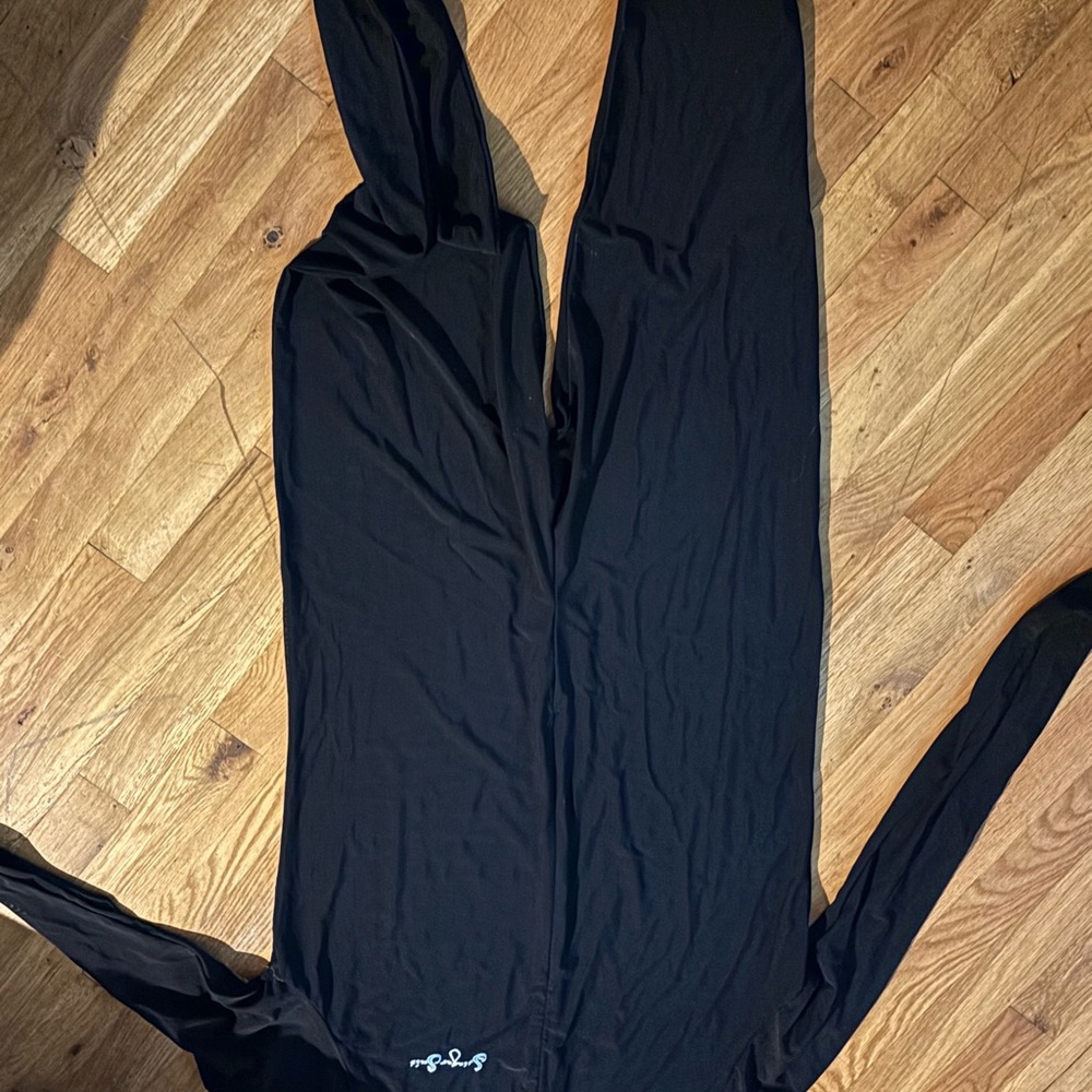 Mesh stinger suit for swimming with jellies